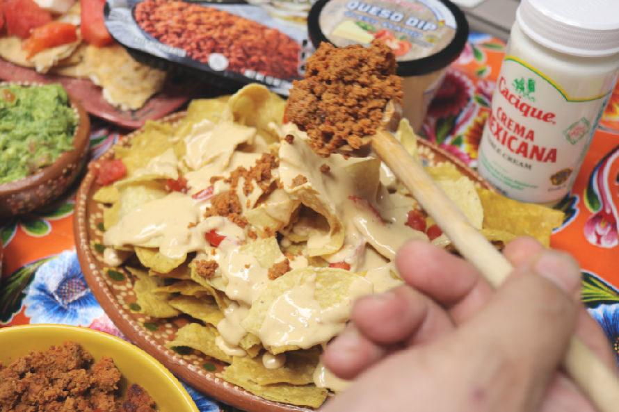 Comfort food nachos three ways! #craftychica #ad #GoAutentico