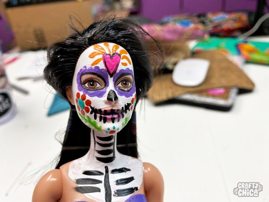 Make your own Day of the Dead Barbie! #craftychica #dayofthedeadbarbie #paintedbarbie #muertosbarbie