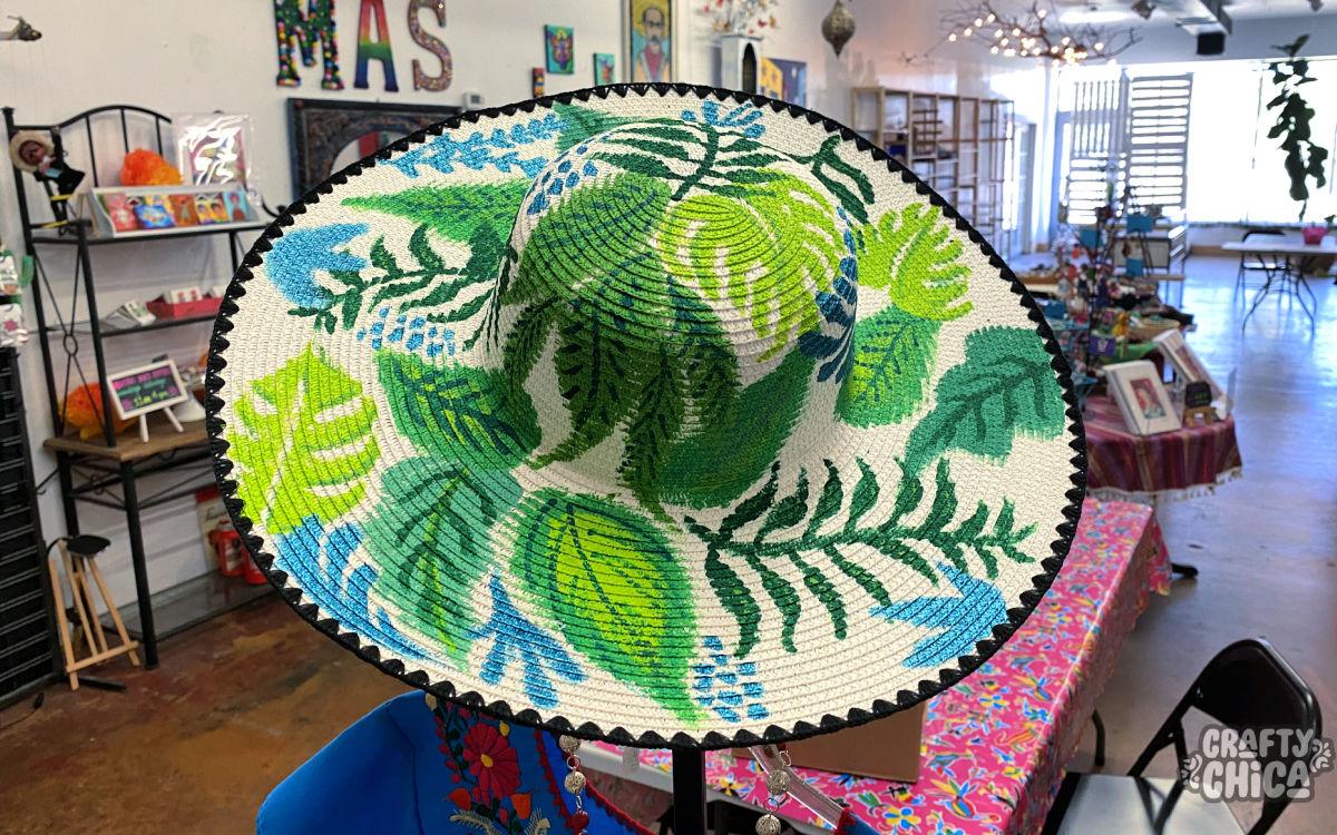 Why you need this painted hat tutorial! #craftychica #paintedhats