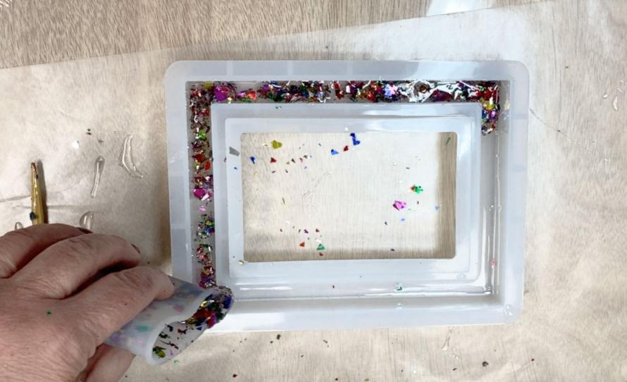 how to make a resin picture frame #craftychica #resincrafts