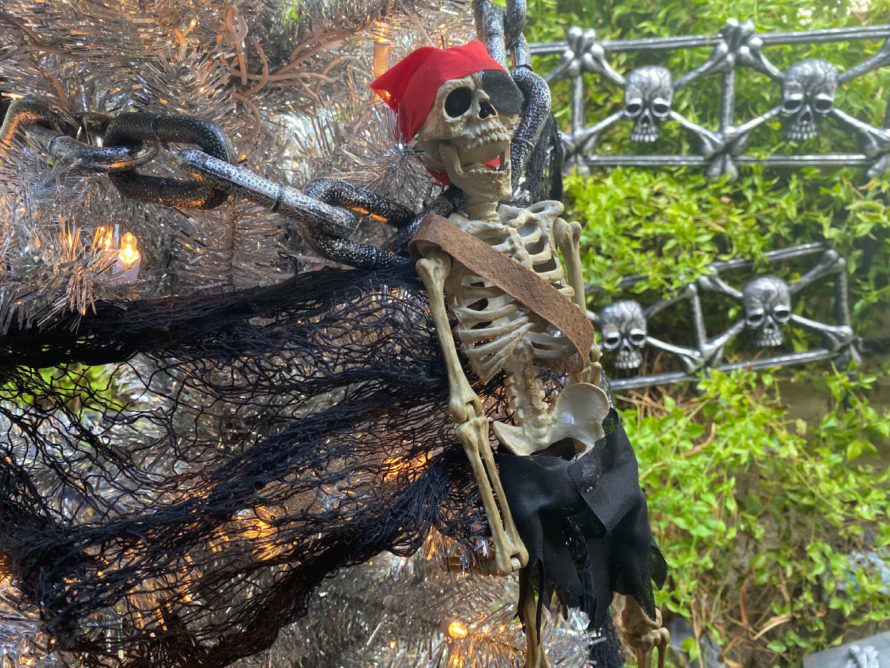 pirate halloween tree #craftychica #treetopia