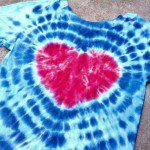 DIY tie-dye heart shirt #craftychica #tiedyeheart #tiedyeshirt