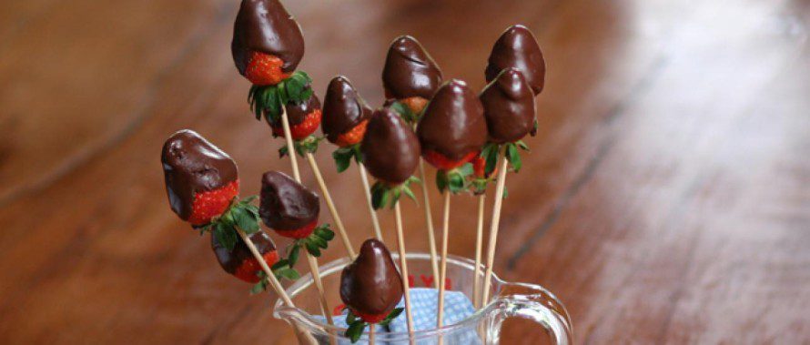 Easy Spicy Chocolate Covered Strawberries by Melissa Guerra for TheLatinKitchen.com