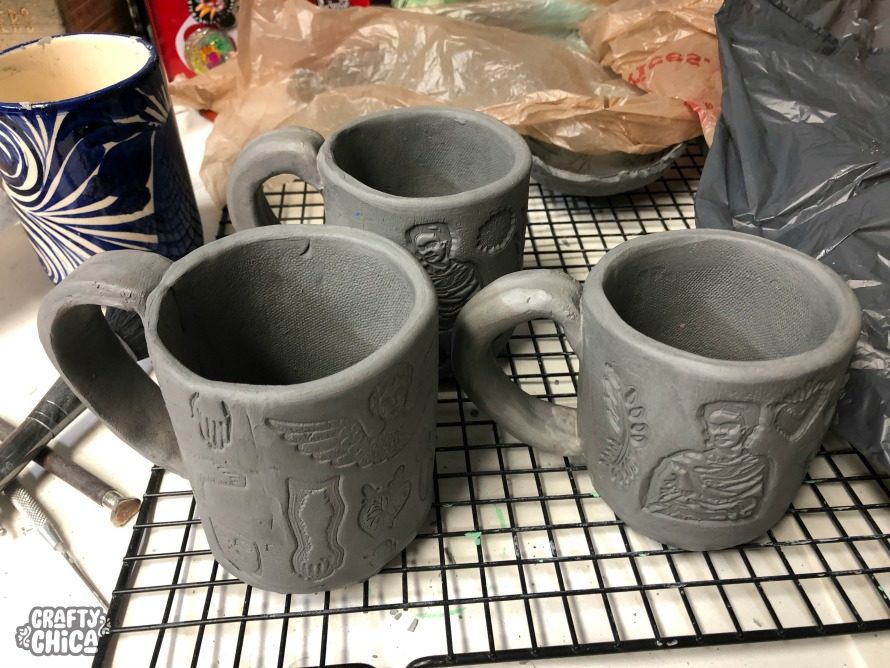 Hand-building mugs 101 #craftychica #claymugs #ceramics #handbuiltmugs