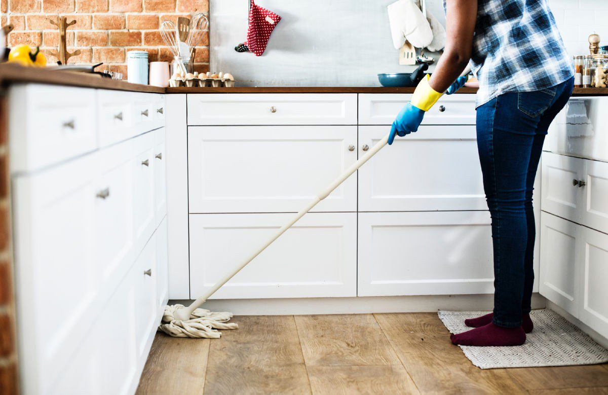 Tips for a clean home! #craftychica #cleanhouse #cleaningtips