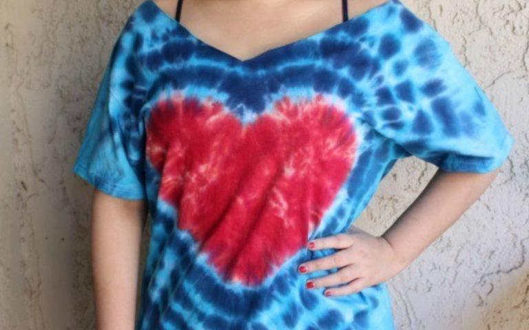 DIY tie-dye heart shirt #craftychica #tiedyeheart #tiedyecrafts