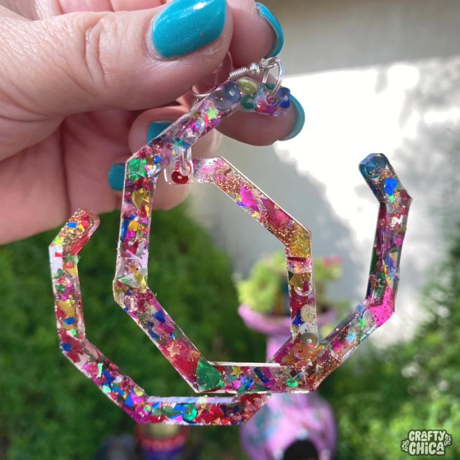 Resin crafts! How to make sparkle collage earrings #craftychica #resincrafts #glitterresin