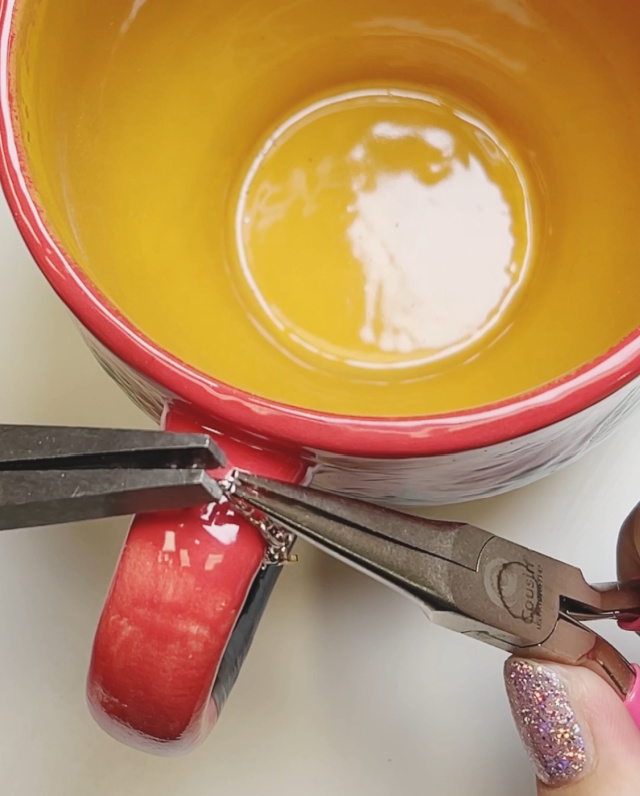 adding chain to a mug handle. mug charms